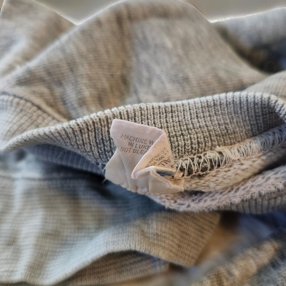 Disney Casuals Toddler Vintage Mickey Mouse crewneck sweater - Picture 4 of 7